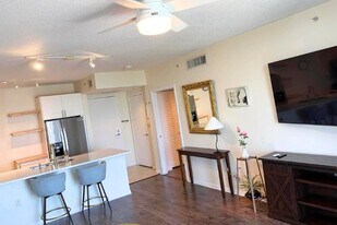 1551 N Flagler Dr, Unit 808 in West Palm Beach, FL - Building Photo