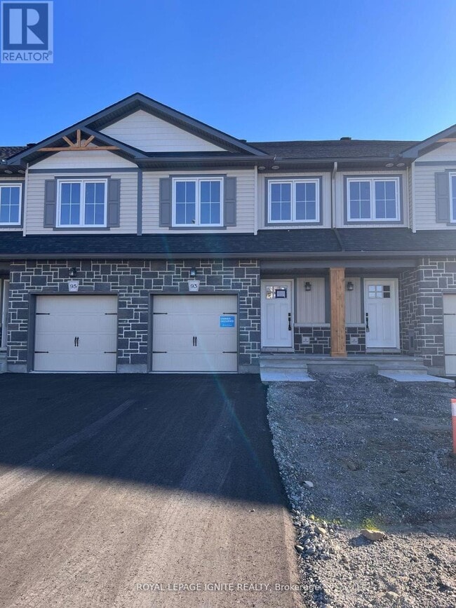 93 Whitcomb Cres in Smiths Falls, ON - Building Photo - Building Photo