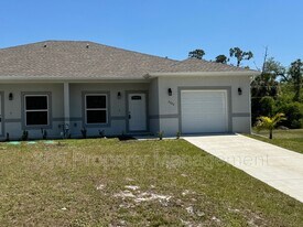 2022 Dorion St in Port Charlotte, FL - Building Photo