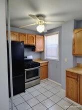 463 Linden St, Unit 2 fl in Fall River, MA - Building Photo - Building Photo