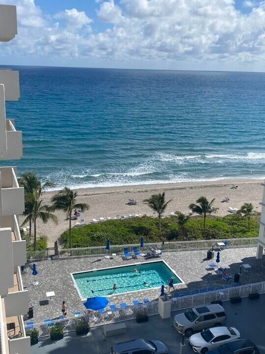 3221 S Ocean Blvd in Highland Beach, FL - Building Photo