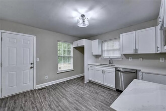 Room in House on McWilliams Rd SE in Atlanta, GA - Foto de edificio - Building Photo