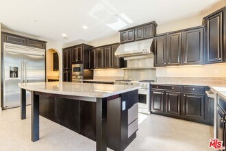 28128 N Anvil Ct in Santa Clarita, CA - Building Photo - Building Photo