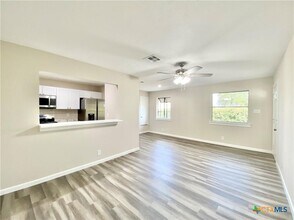 2110 Blue Meadow Dr in Austin, TX - Foto de edificio - Building Photo