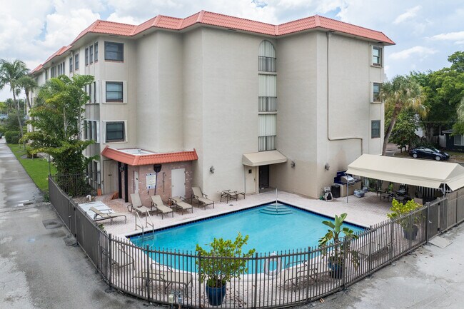 615 NE 12th Ave in Fort Lauderdale, FL - Building Photo - Building Photo