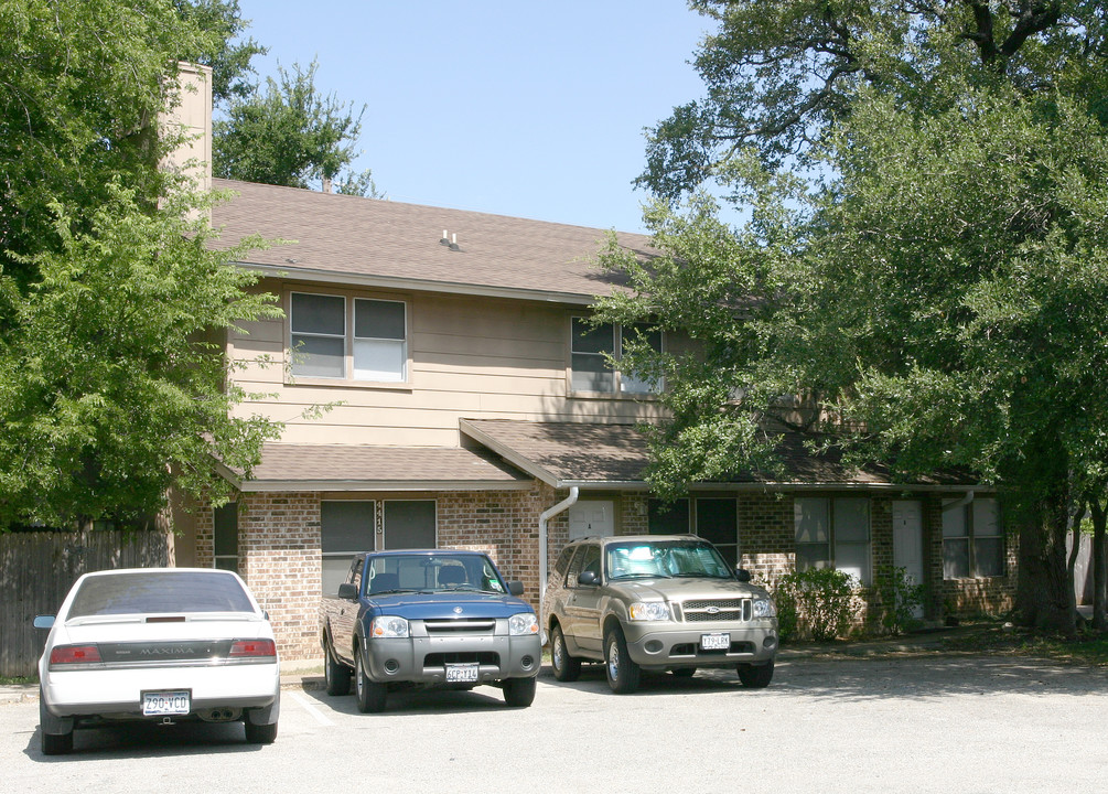 4415 Whispering Valley Dr in Austin, TX - Foto de edificio