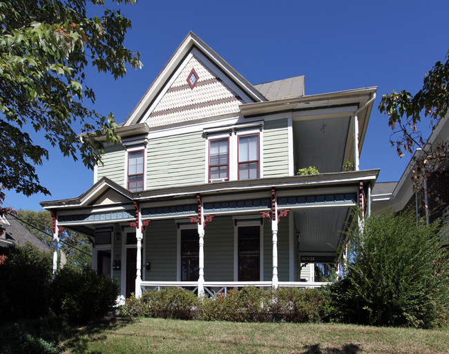 379 Walnut Ave in Roanoke, VA - Building Photo - Building Photo