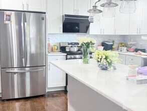 42 Nelson Ave, Unit 322 in Edison, NJ - Building Photo - Building Photo