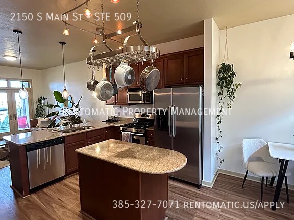 2150 S Main St in South Salt Lake, UT - Building Photo