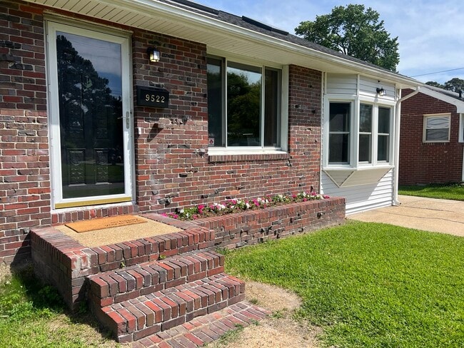 9522 Willow Terrace in Norfolk, VA - Building Photo - Building Photo