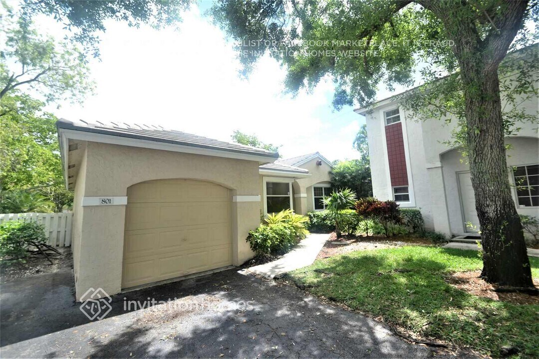 801 NW 99th Ave in Plantation, FL - Building Photo