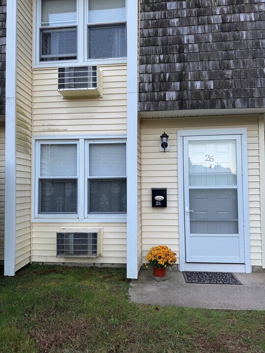 127 Black Point Rd in East Lyme, CT - Building Photo