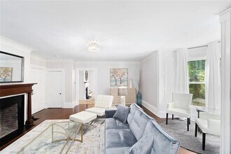 77 Coggeshall Ave in Newport, RI - Building Photo - Building Photo