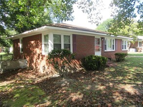 5106 Tulip Dr in Fayetteville, NC - Building Photo - Building Photo