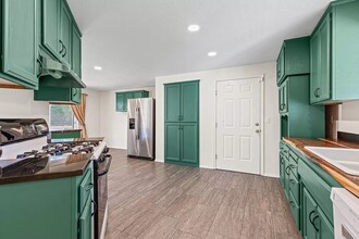 110 NW Sinclair Dr in Grants Pass, OR - Building Photo - Building Photo
