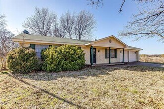 1987 SW Hulen St in Burleson, TX - Building Photo - Building Photo