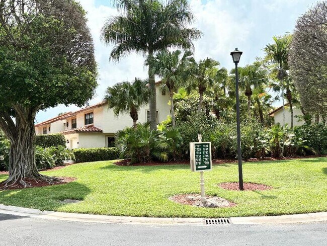 7744 La Mirada Dr in Boca Raton, FL - Foto de edificio - Building Photo