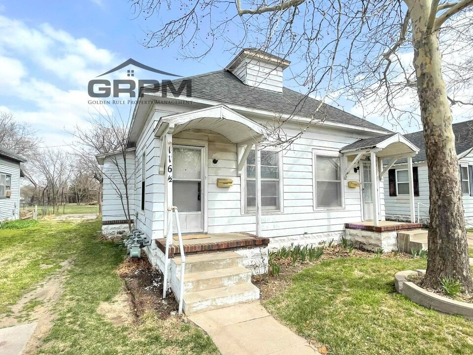 116 N Plum St in Hutchinson, KS - Building Photo