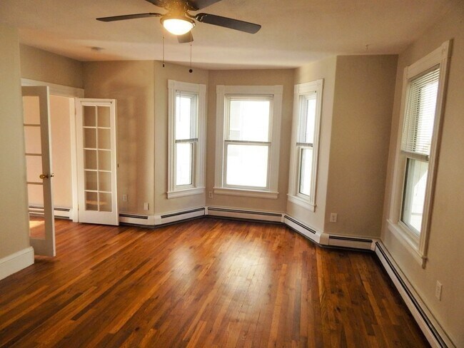 13 Glenwood Ave, Unit 1 in Cambridge, MA - Building Photo - Building Photo