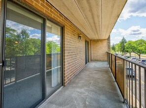 185 Quincy Shore Dr in Quincy, MA - Building Photo - Building Photo