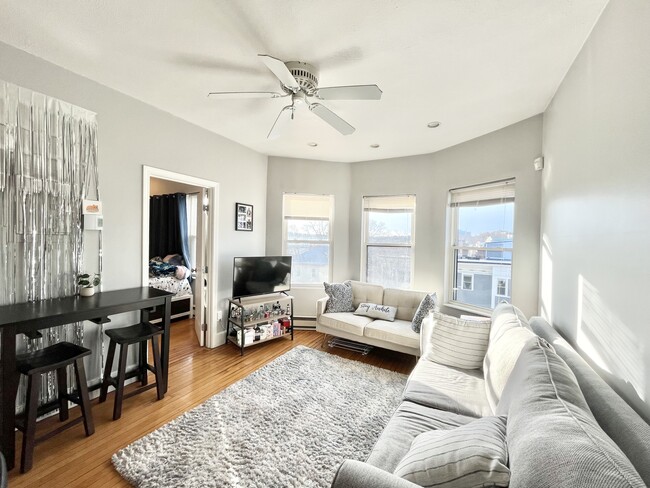 1 Centre St, Unit 6 in Boston, MA - Building Photo - Building Photo