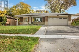 29 Skyridge Rd in Toronto, ON - Building Photo