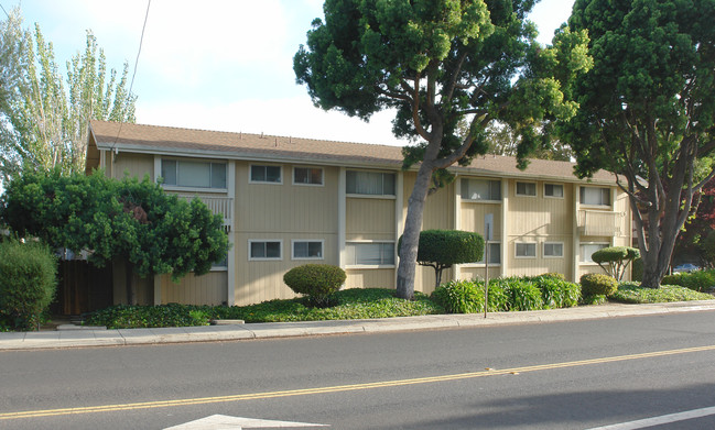 Francis Garden Apartments in Sunnyvale, CA - Building Photo - Building Photo