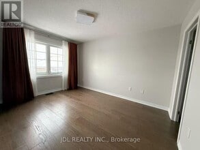 1374 Granrock Crescent in Mississauga, ON - Building Photo - Building Photo