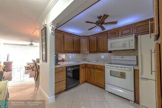 455 Paradise Isle Blvd in Hallandale Beach, FL - Building Photo - Building Photo