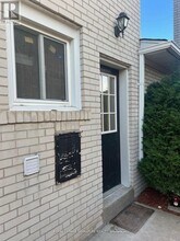 1040 Runningbrook Dr in Mississauga, ON - Building Photo - Building Photo