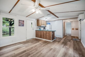 1048 Sitting Bull Point in Crossville, TN - Building Photo - Building Photo