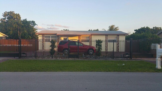 11730 SW 180th St in Miami, FL - Building Photo - Building Photo
