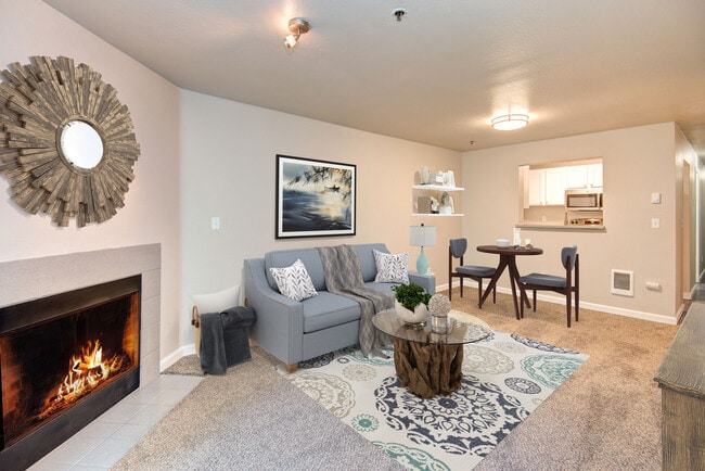 CentrePointe Apartments in Everett, WA - Building Photo - Building Photo