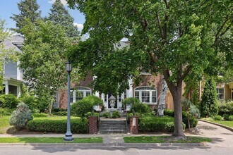 1785 Dupont Ave S in Minneapolis, MN - Building Photo - Building Photo