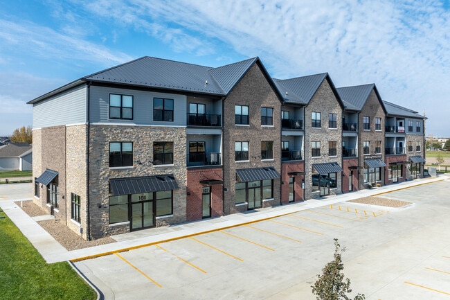 2861 Prairie Hill Dr in Marion, IA - Foto de edificio - Primary Photo