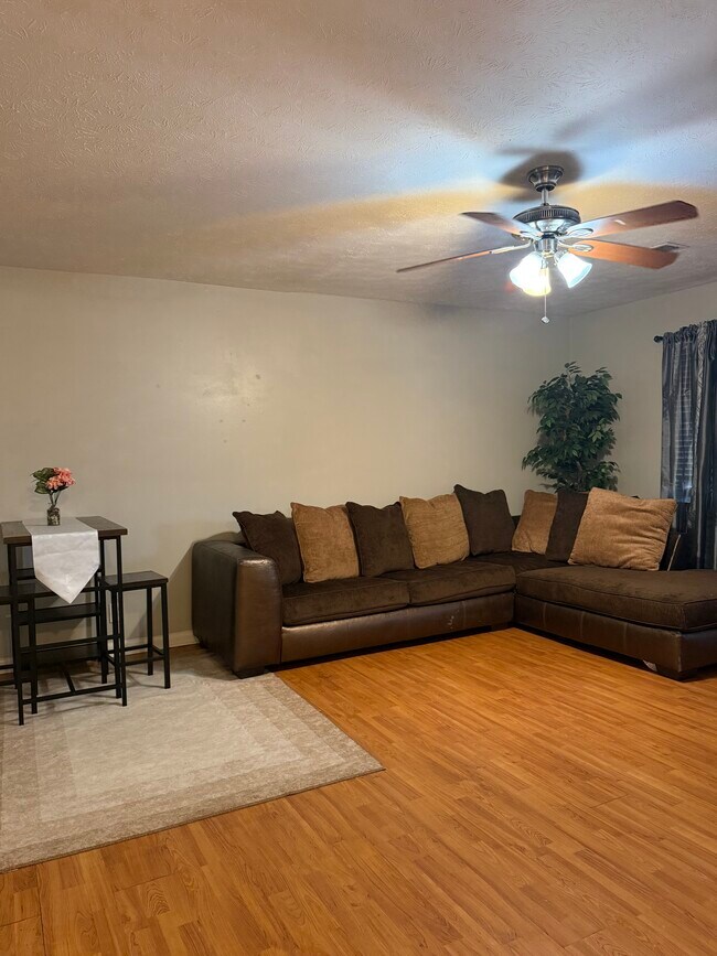 11 Oak St, Unit 13 Oak Street in Porterdale, GA - Foto de edificio - Building Photo