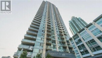 225 Webb Dr in Mississauga, ON - Building Photo