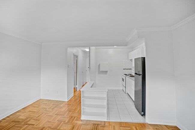 165 Balliol in Toronto, ON - Building Photo - Building Photo