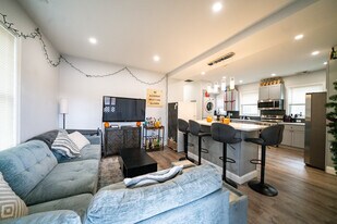 137 Centre St, Unit 3 in Boston, MA - Building Photo