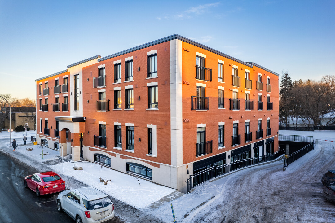 450-460 Saint-Charles O in Longueuil, QC - Building Photo