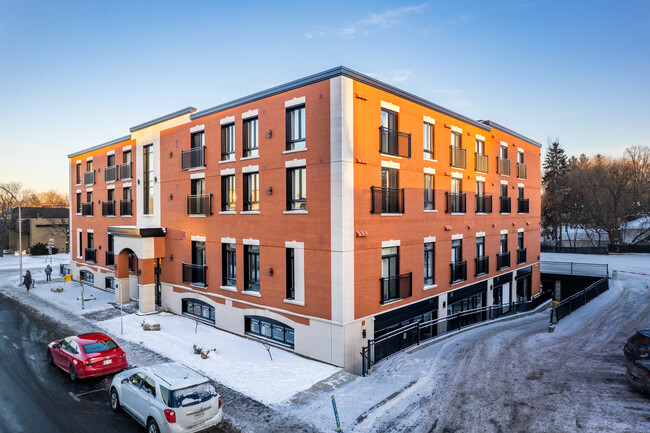 450-460 Saint-Charles O