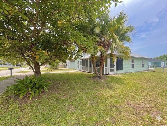5359 SE Dell St in Stuart, FL - Building Photo - Building Photo