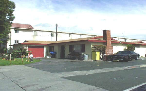 13612-13624 Doty Avenue Apartments in Hawthorne, CA - Building Photo