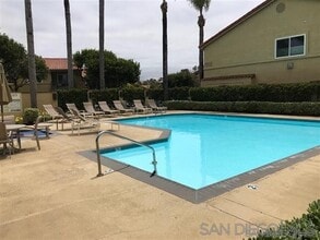 7425 Charmant Dr, Unit 2805 in San Diego, CA - Building Photo - Building Photo