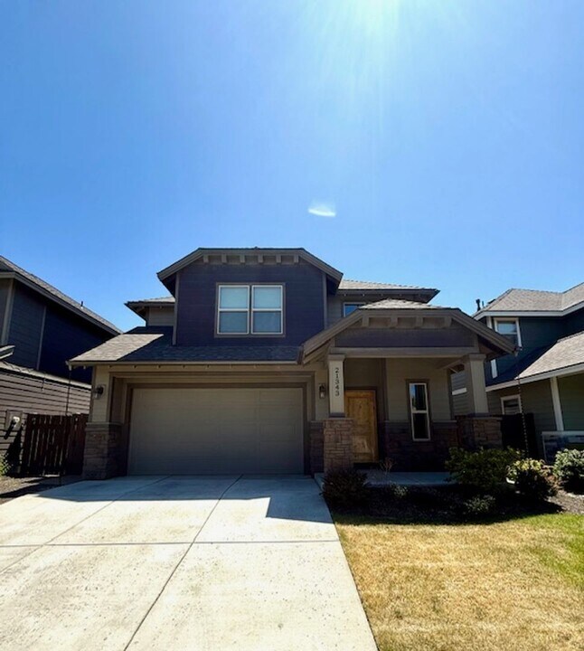 21343 NE Brooklyn Pl in Bend, OR - Building Photo