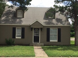 2319 28th St in Lubbock, TX - Building Photo