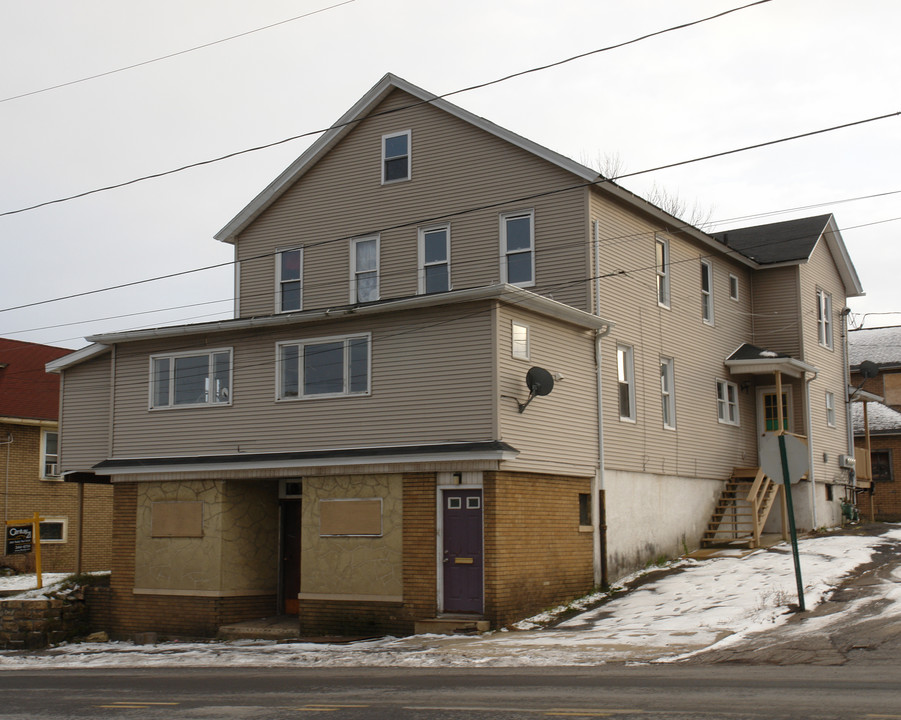 323 Union St in Taylor, PA - Building Photo