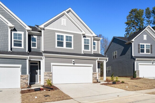 1826 Porch Swing Way in Apex, NC - Building Photo - Building Photo