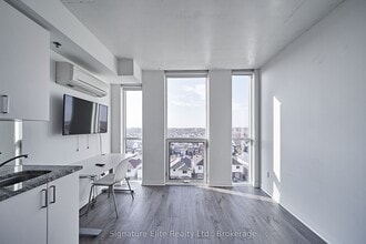 1900 Simcoe St N in Oshawa, ON - Building Photo - Building Photo