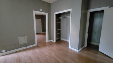 428 W Wardville St, Unit wardville small side east in Cleburne, TX - Building Photo - Building Photo